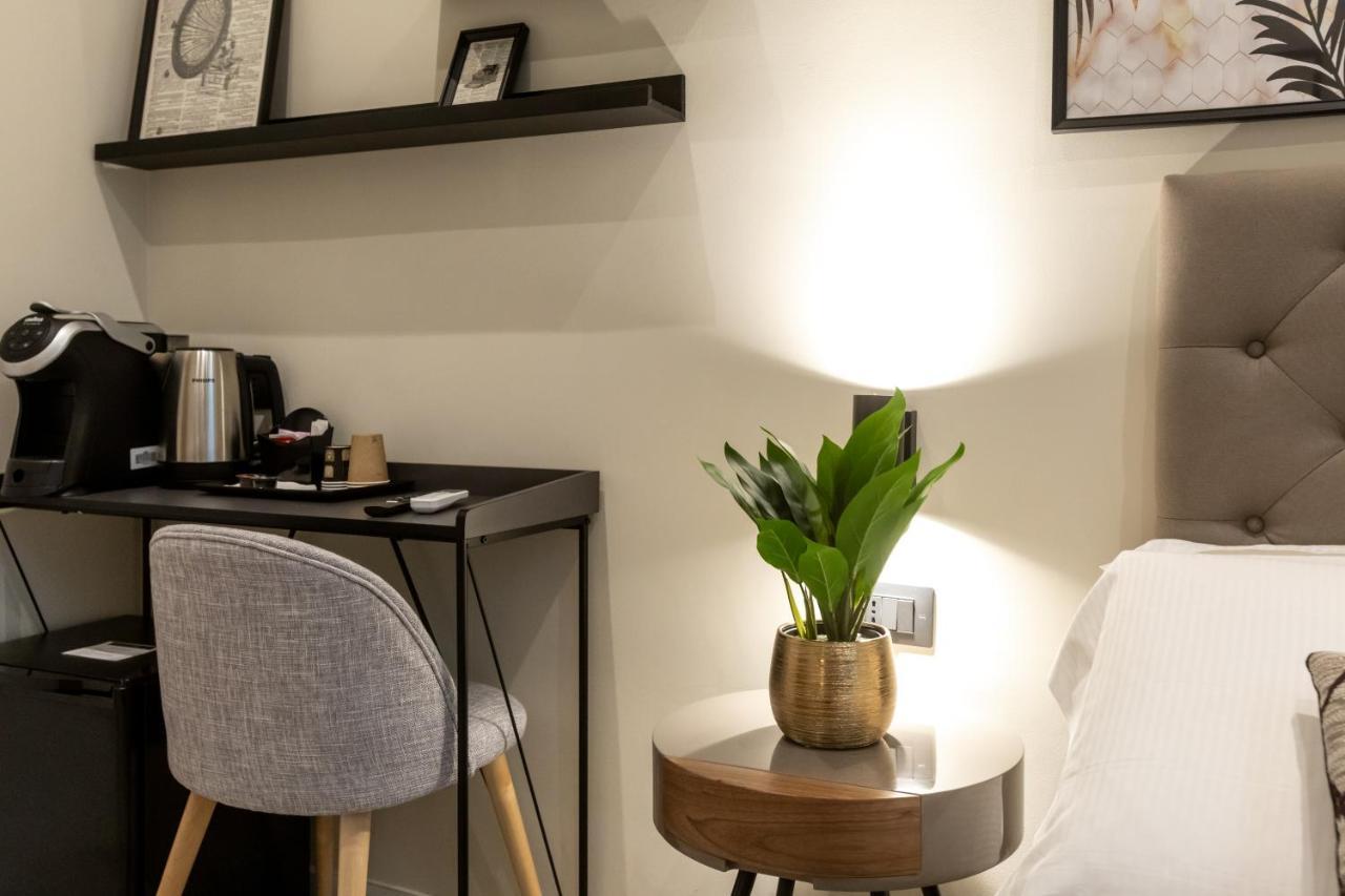 Suites 44 - Guesthouse Рим Екстер'єр фото