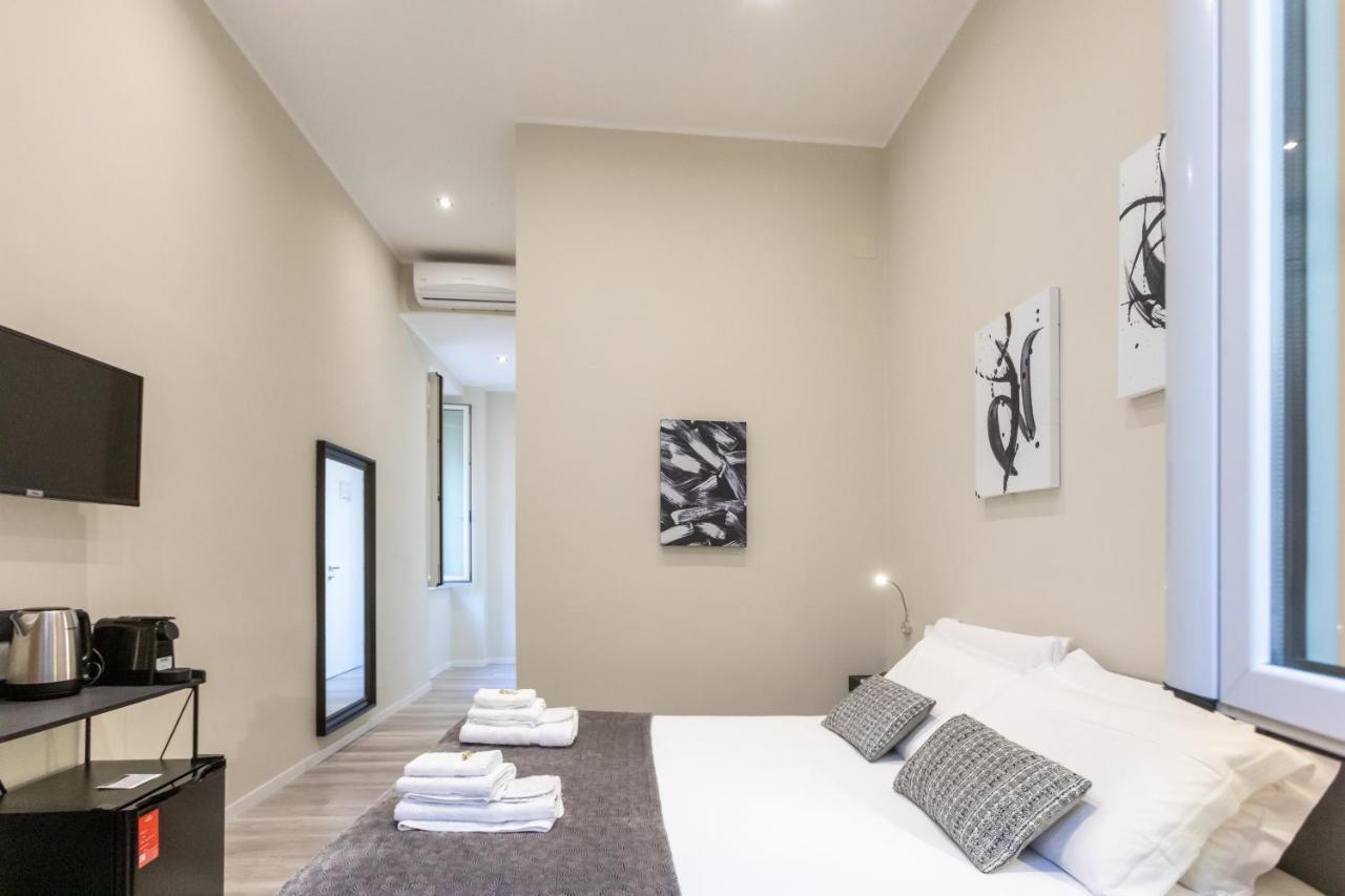 Suites 44 - Guesthouse Рим Екстер'єр фото