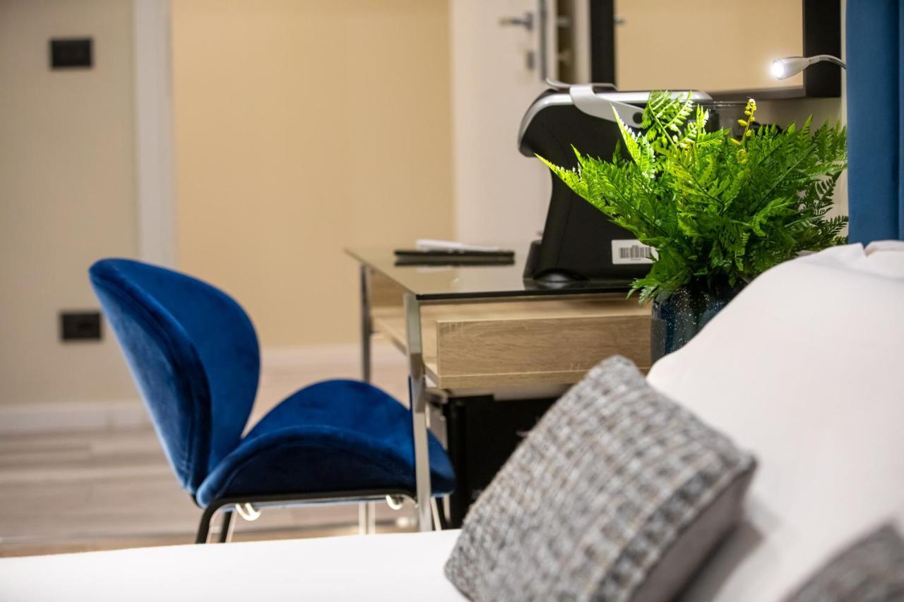 Suites 44 - Guesthouse Рим Екстер'єр фото