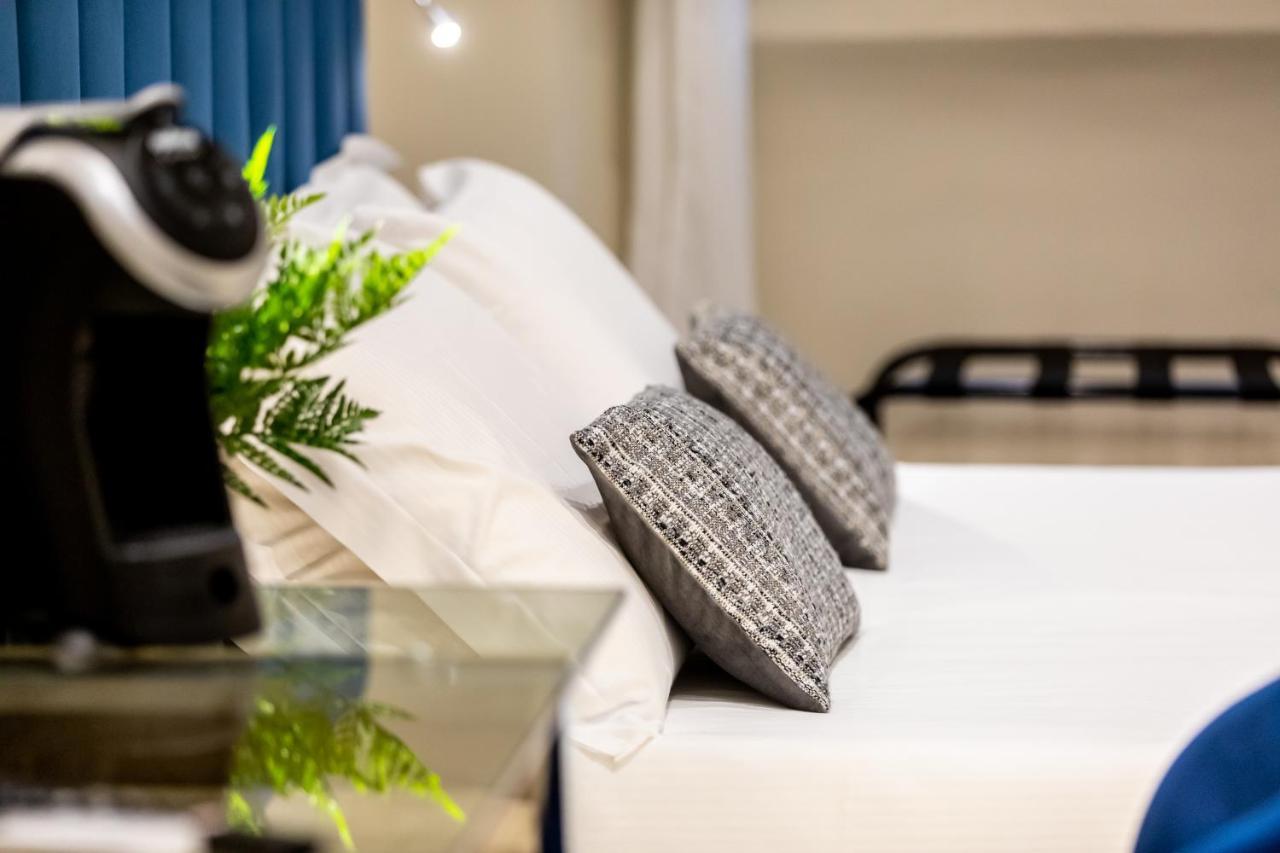 Suites 44 - Guesthouse Рим Екстер'єр фото